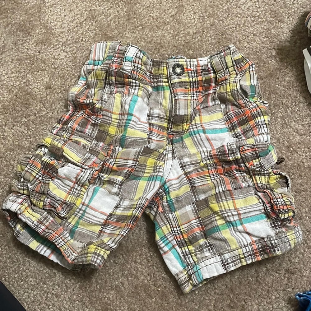 Multi colored boys shorts 3T